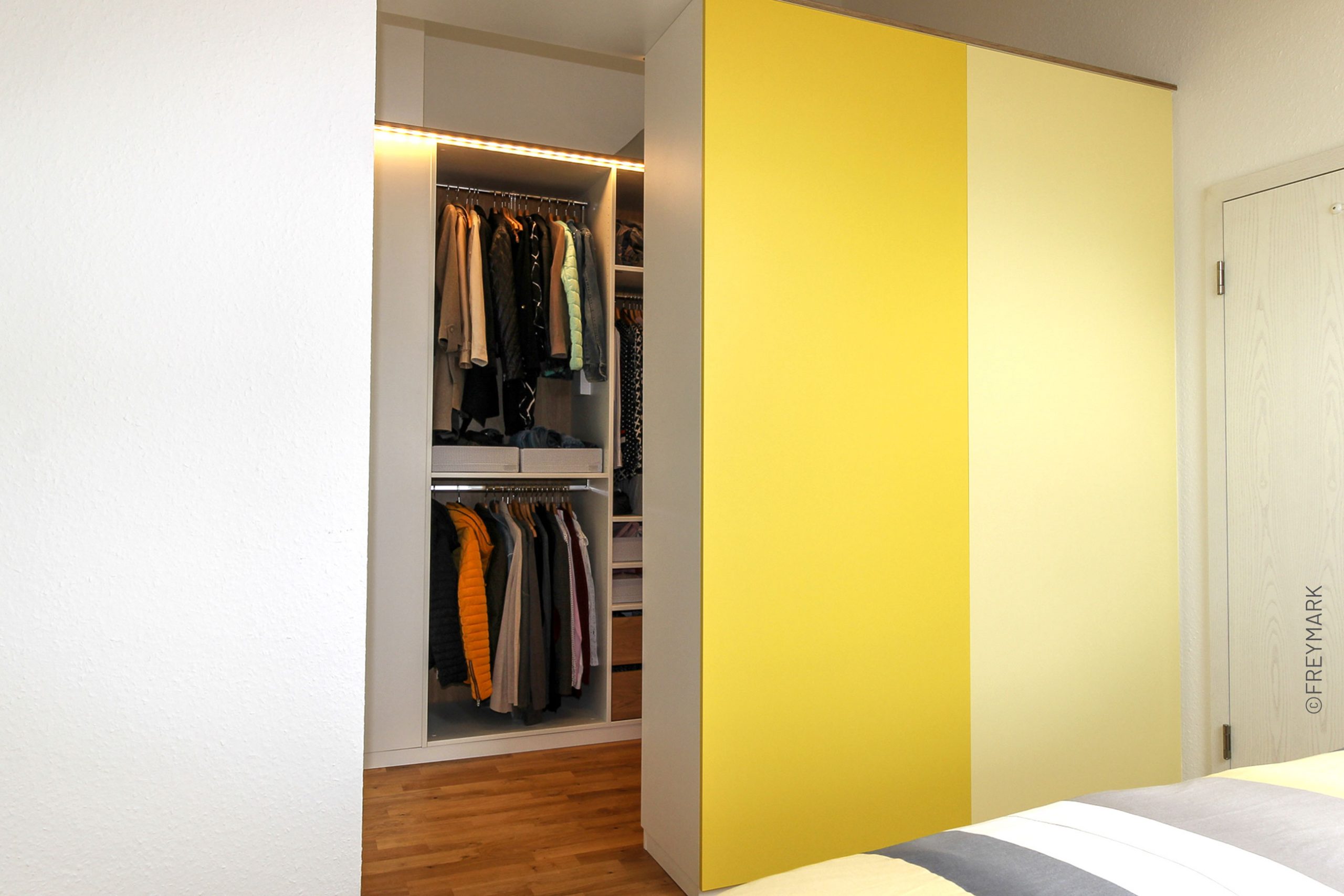 Schreinerei Freymark Freiburg begehbarer Kleiderschrank Schlafzimmer