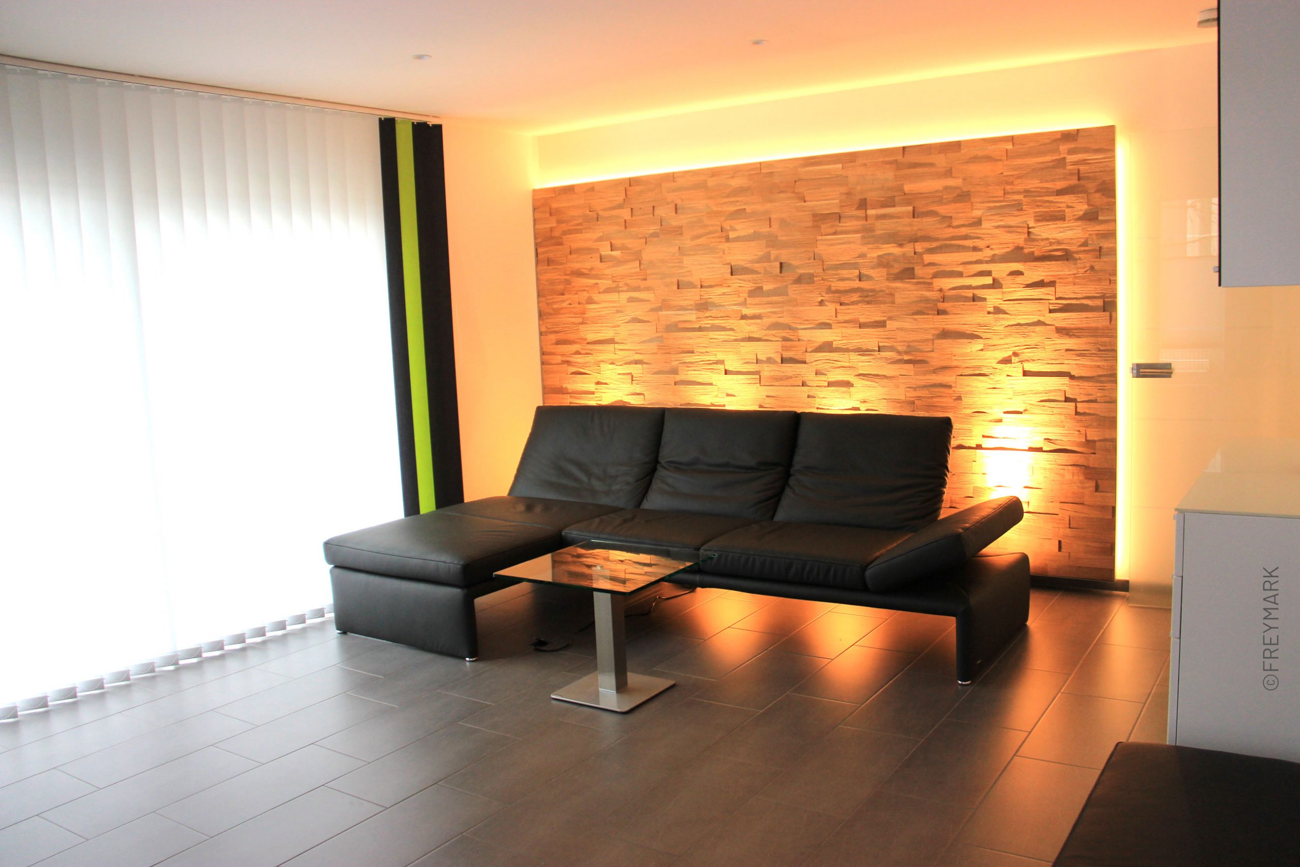 Schreinrei Freymark Freiburg Raumgestaltung Spaltholz Wand