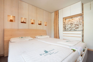 ProNatura Bettsystem im Schlafzimmer der WohnWerkstatt. Die Schreinerei Freymark in Freiburg ist ProNatura-H&auml;ndler.