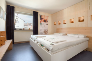 ProNatura Bettsystem zum Probeliegen. Die Schreinerei Freymark in Freiburg ist ProNatura-H&auml;ndler.