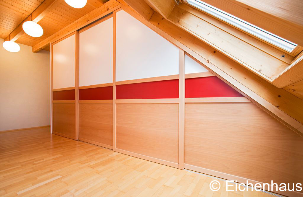 Schreinerei Freymark Freiburg Dachschr&auml;ge Schiebet&uuml;r Stauraum Schrank