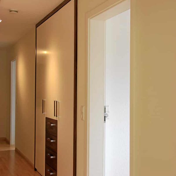 Schreinerei-Freymark_Projekte_Garderobenschrank_004 Schreinerei Freymark Freiburg - wandbündiger Garderobenschrank