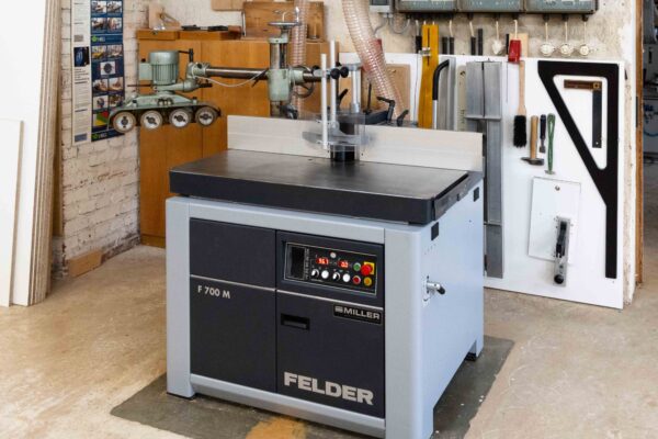 Neue Maschine in der Schreinerei Freymark: Tischfräse Felder F700M