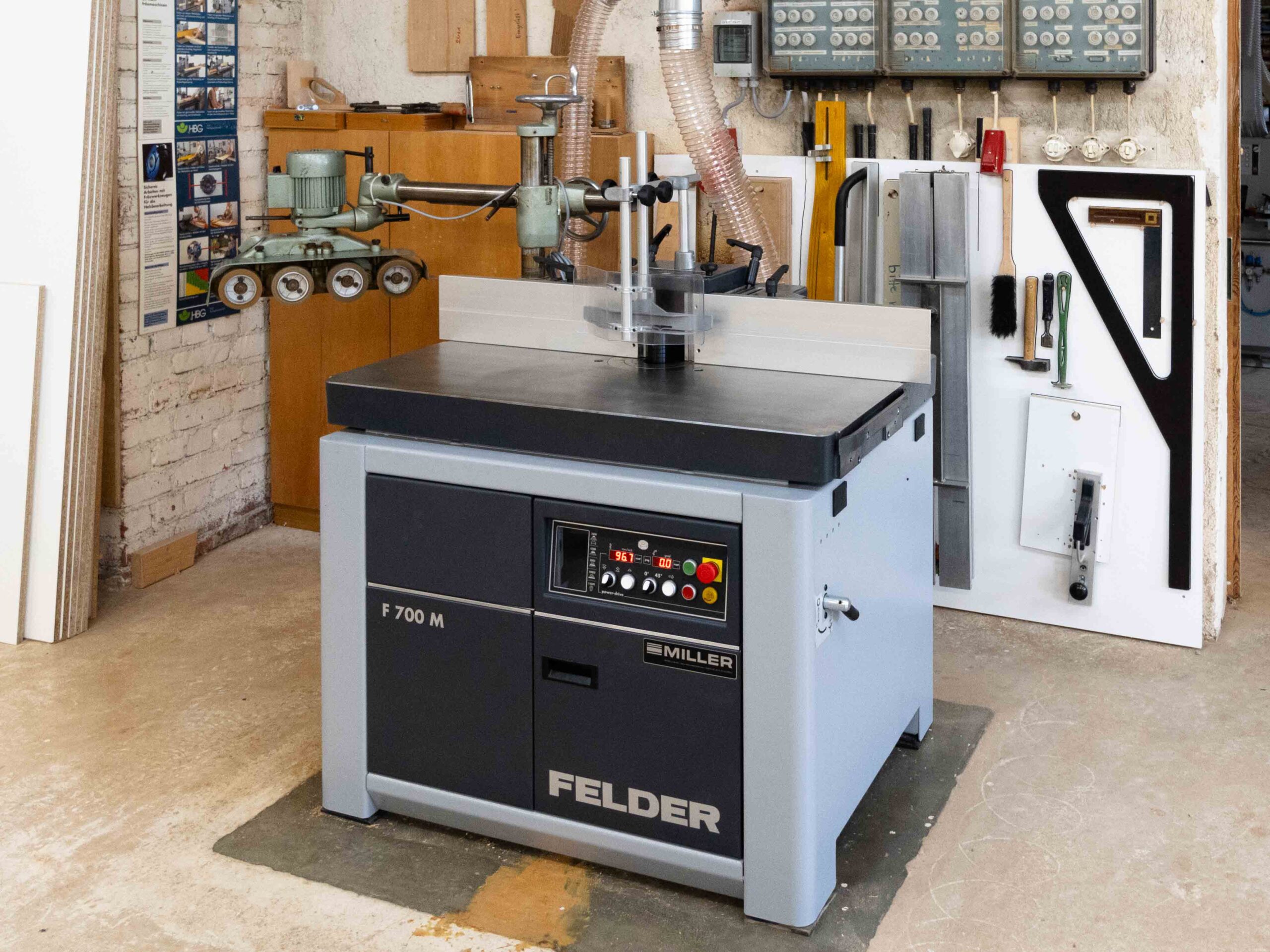 Neue Maschine in der Schreinerei Freymark: Tischfr&auml;se Felder F700M