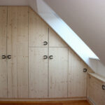Einbauschrank für ein Kinderzimmer in der Dachschräge