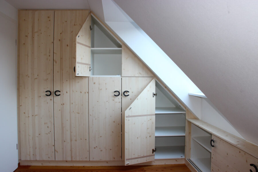 Stauraumwunder-Schrank ma&szlig;genau unterm Dach