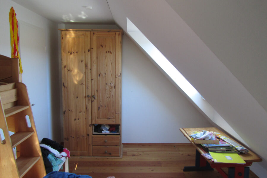Ein Blick in an die Giebelwand, bevor die Schreiner kamen