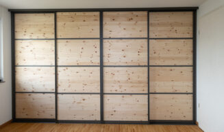 Schreinerei-Freymark-Freiburg-Kleiderschrank_Schiebetüren_Zirbe_1 Alpines Lebensgefühl und wunderbarer Duft mit einem Schreinermöbel aus Zirbenholz, Zirbelkiefer, Arve