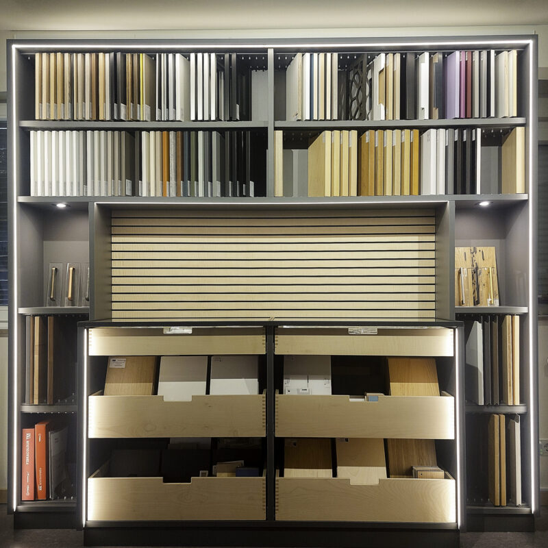 Materialbibliothek im Showroom der Schreinerei Freymark in Freiburg